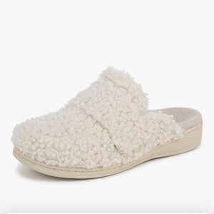 Vionic Gemma II Mule slippers in cream shearling, size 8
